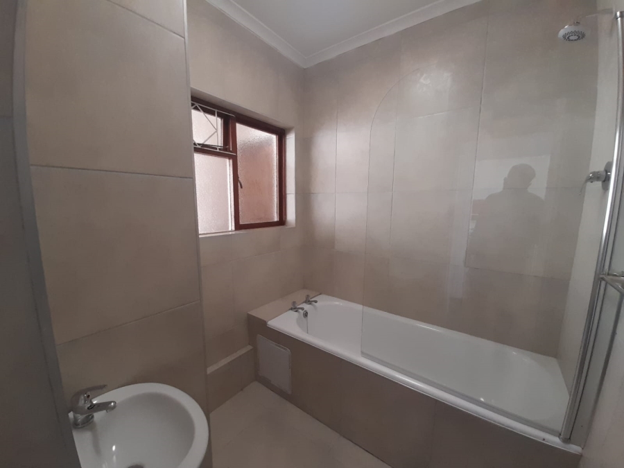 To Let 1 Bedroom Property for Rent in Pinelands Western Cape